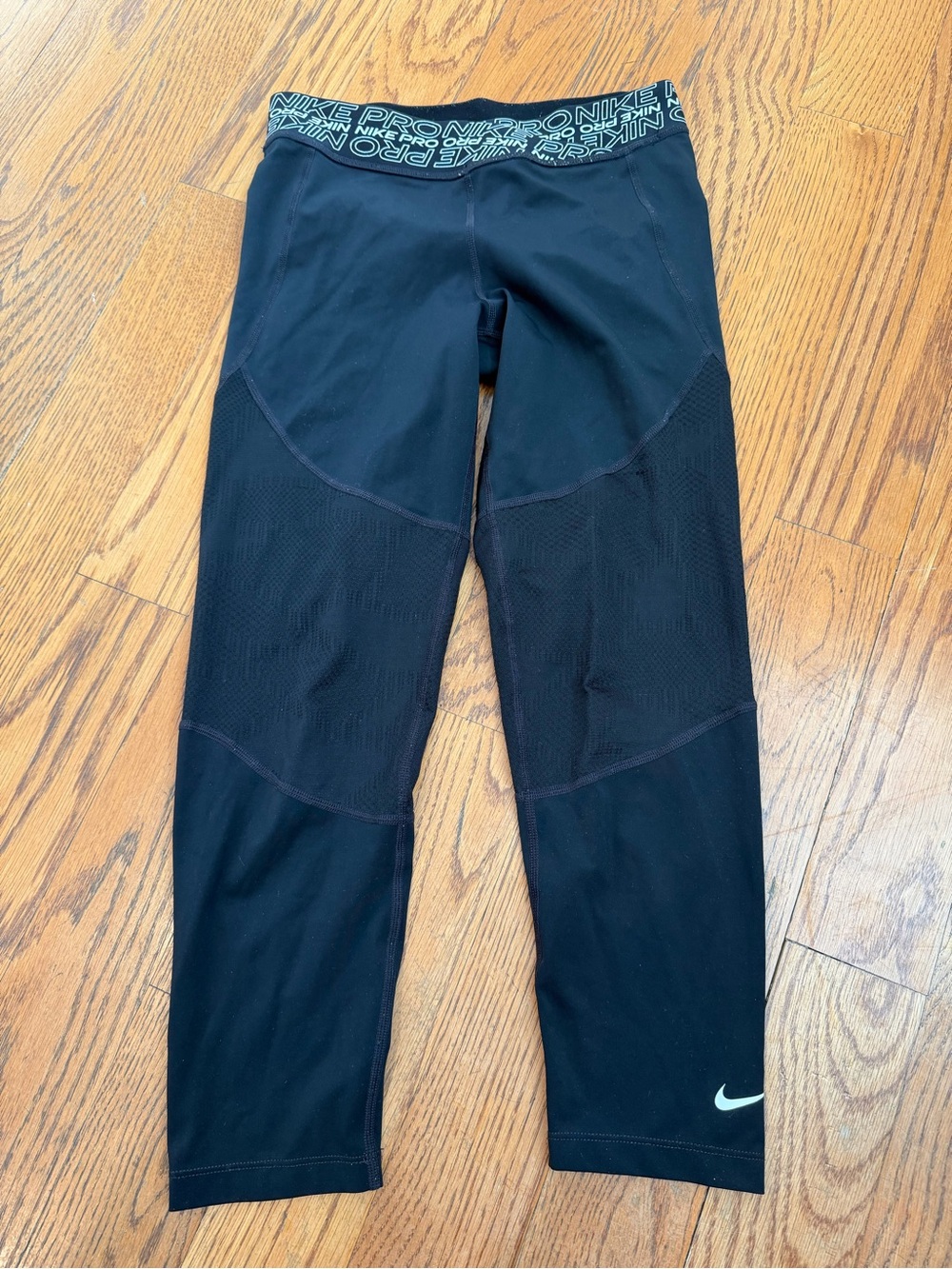 Nike Black Mid-Rise Performance Cropped Leggings with Branded Waistband